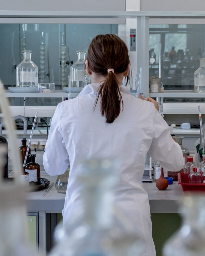 laboratory-2815641_1920