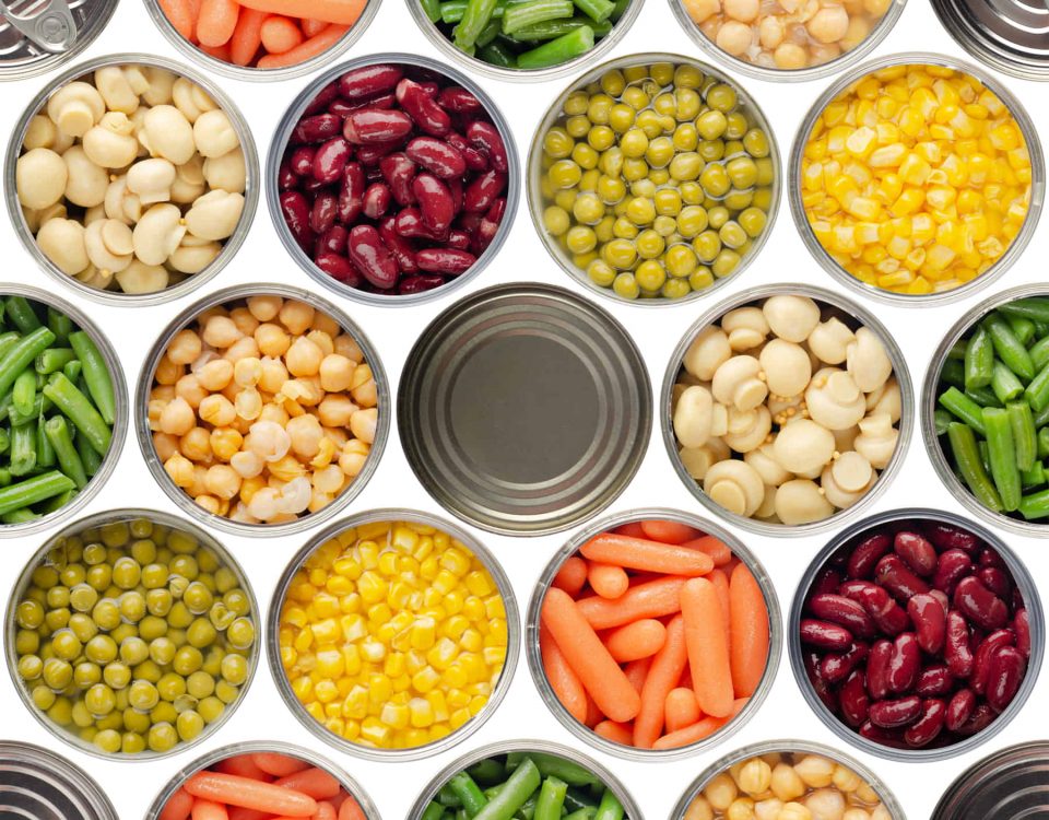 latas de verduras haciendo referencia al movimiento veggie.