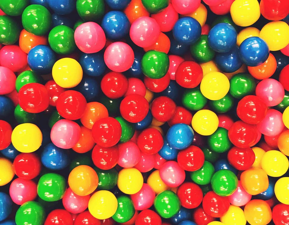 bolas de chicles de colores.