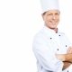 cocinero vestido con uniforme de color blanco y gorro