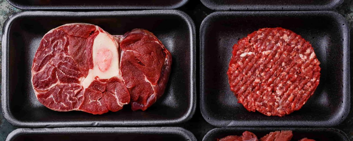 diferentes tipos de carne en envases