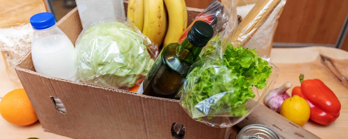 caja con verduras y frutas