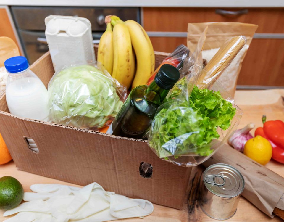 caja con verduras y frutas