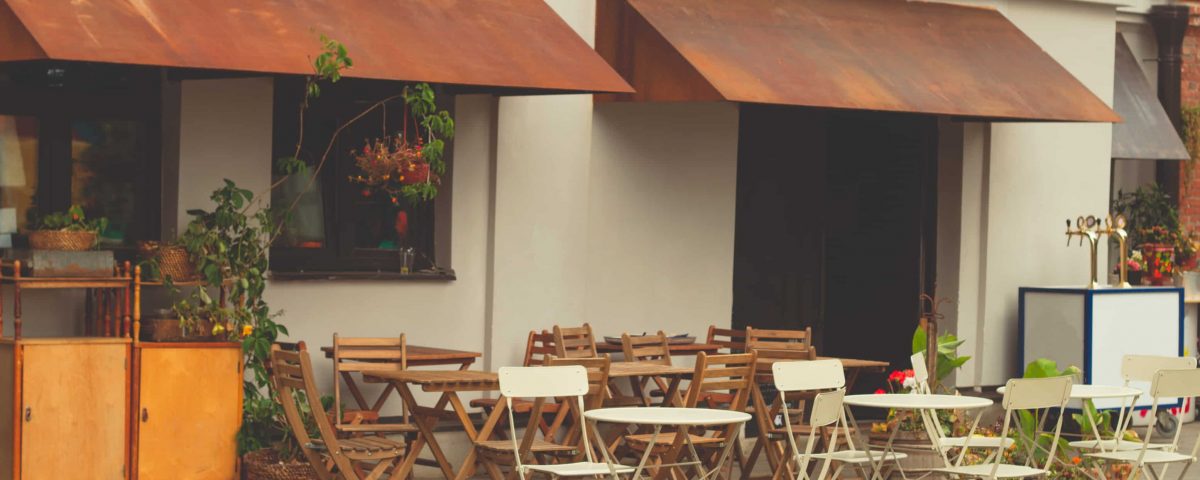 terraza de un bar, haciendo alusión al ozono en la hostelería y restauración.